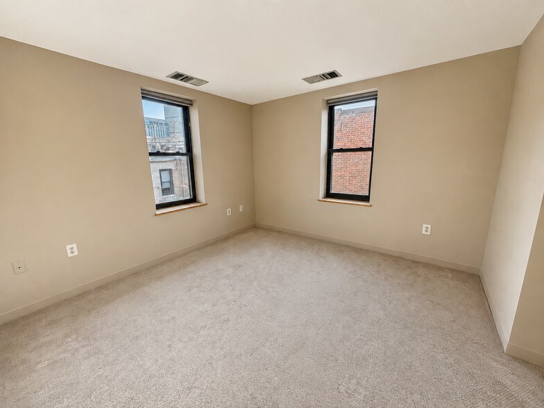 Building Photo - 79 Gainsborough St
