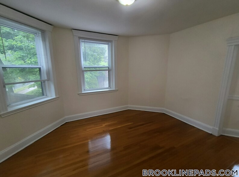 Building Photo - 360 Riverway