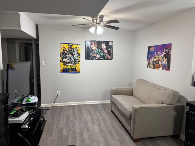 Building Photo - Spacious 4-Bedroom Home with Den, Fenced Yard & 3-Car Garage. Available Late July!