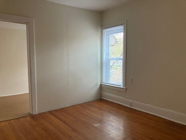 Building Photo - 516 E Walworth Ave