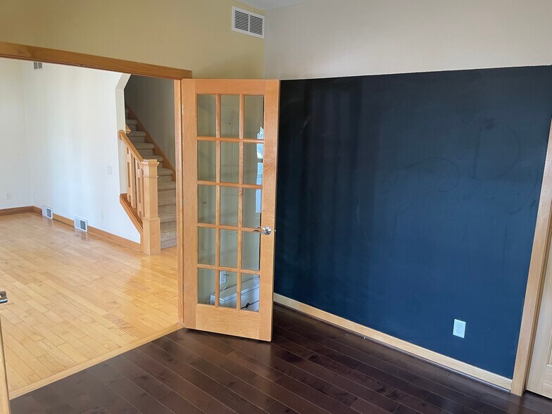 Building Photo - 3169 Pleasant St