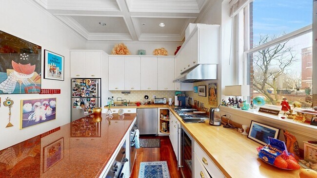 Building Photo - 404 Beacon St