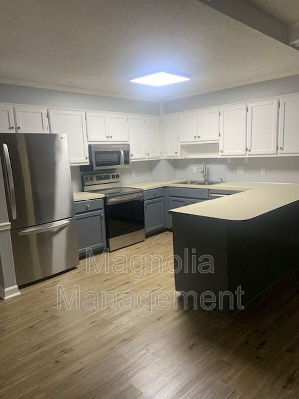 Building Photo - 1302 Oakridge Ave