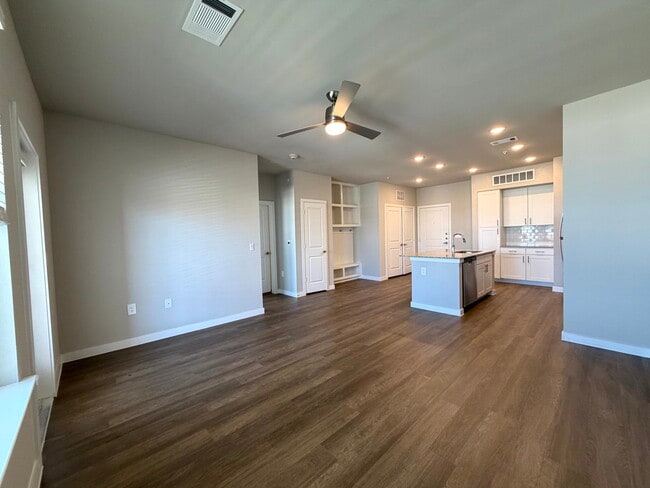 Building Photo - 1700 Daleside Ln