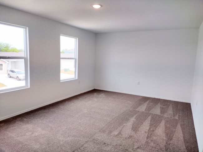 Building Photo - 1214 Janzen Rd