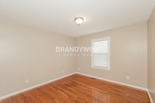 Building Photo - 4905 N White Ave