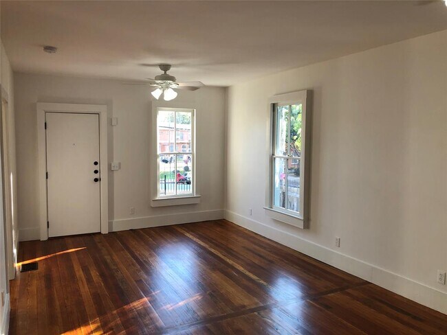 Building Photo - 2004 Rosewood Ave