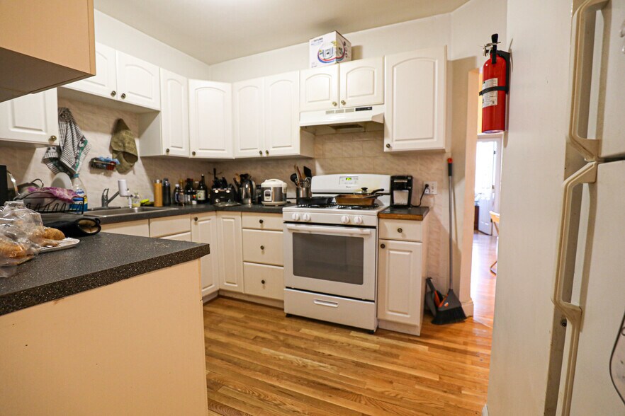 Building Photo - 60 Egmont St