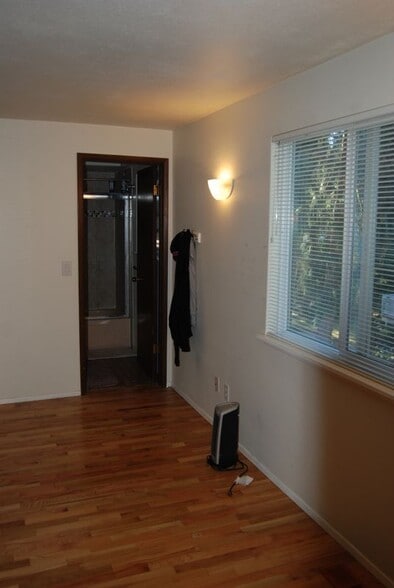 Building Photo - 13310 NE 74th St