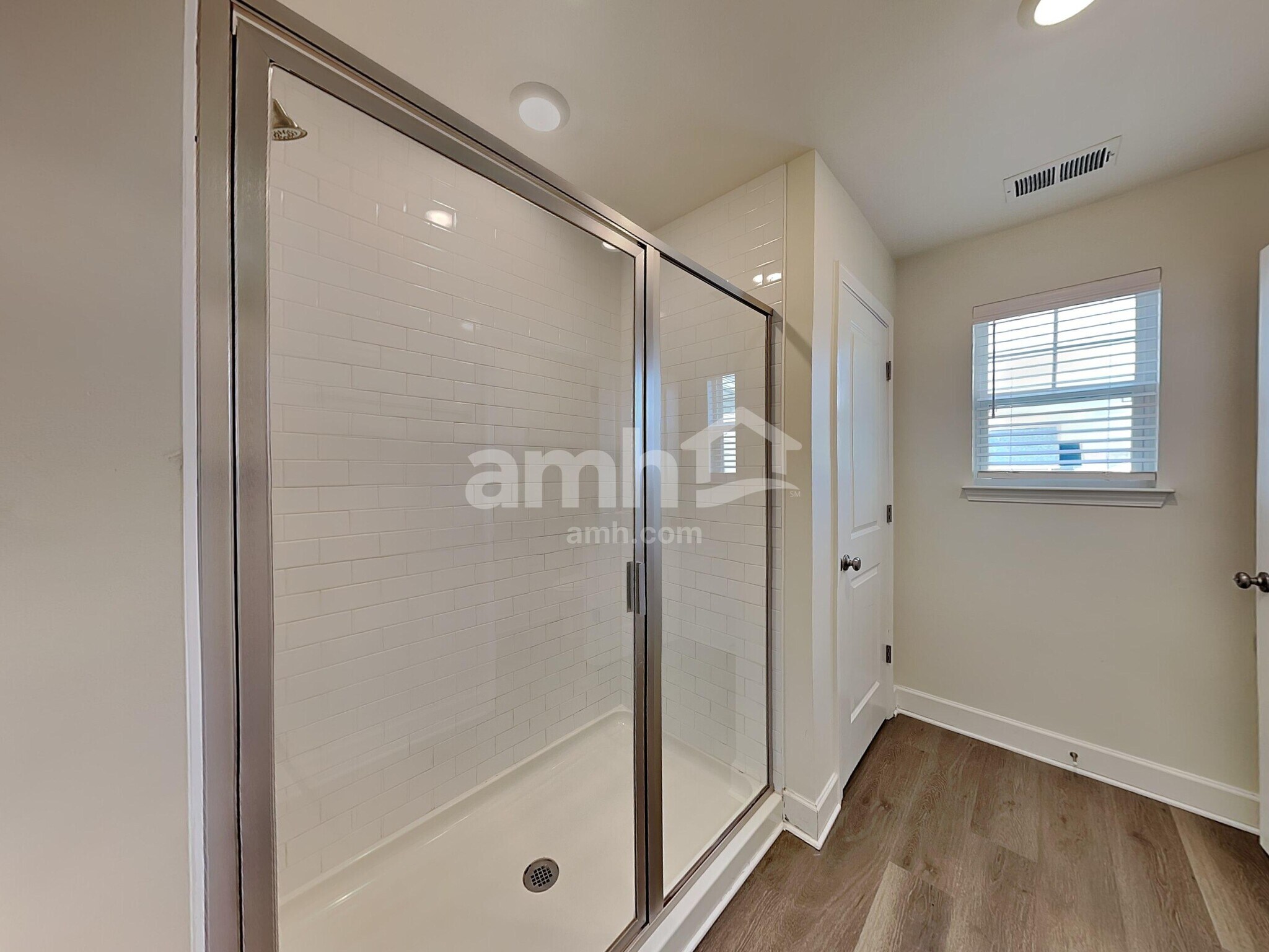 Building Photo - 5702 Lakemont Dr