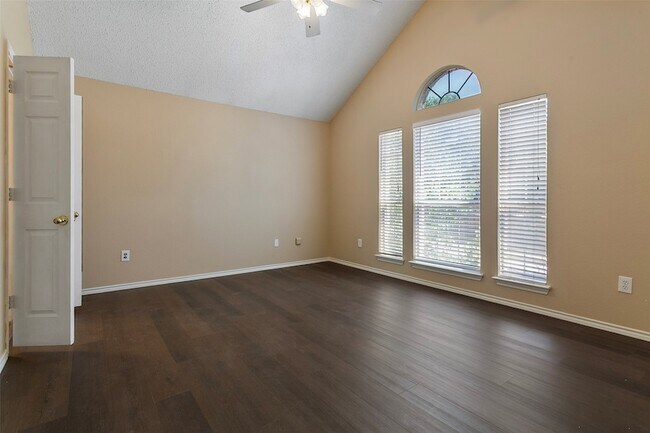 Building Photo - 7605 Bryce Canyon Dr W