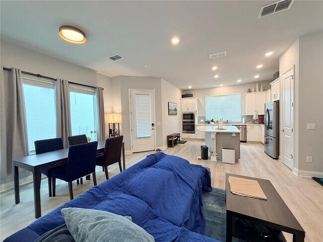 Building Photo - 660 Rosewood Way
