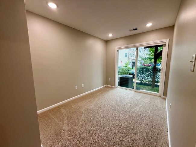 Building Photo - 902 Chalmers Ln
