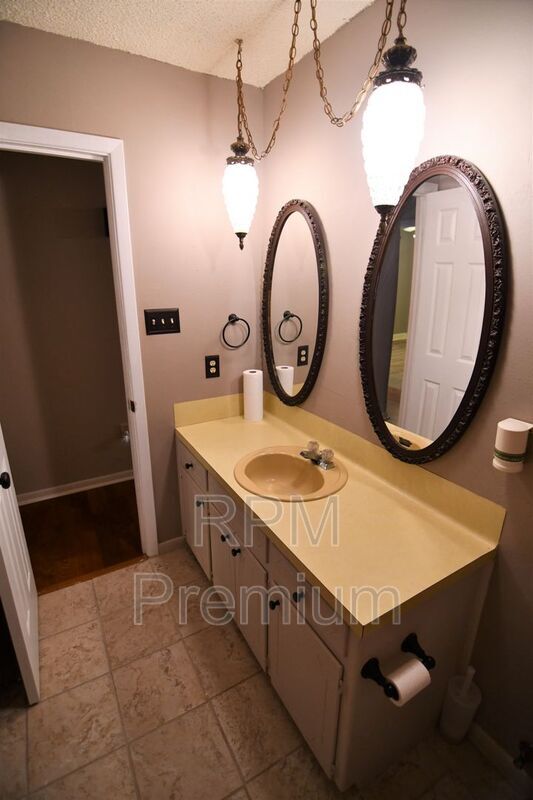 Building Photo - 7720 Kings Hill Ave