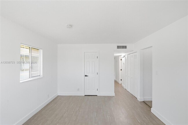 Building Photo - 921 NW 5th Ave