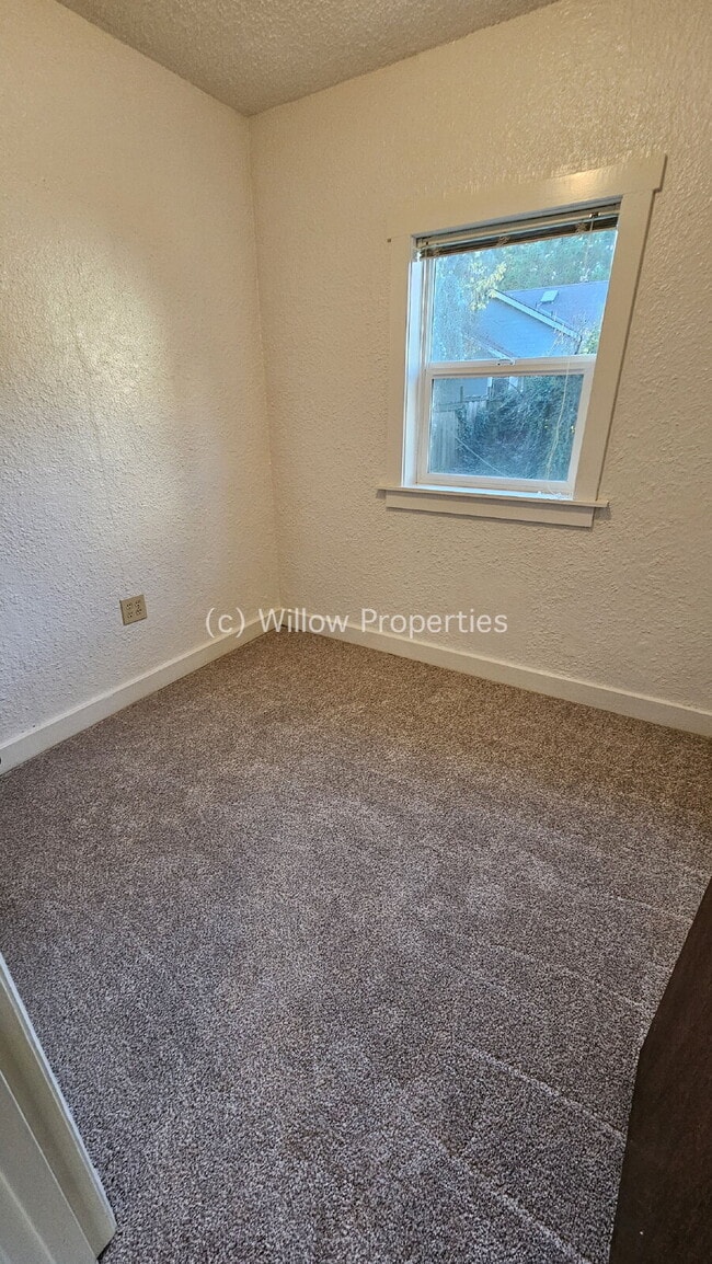 Building Photo - Quaint Two Bedroom in Lakewood