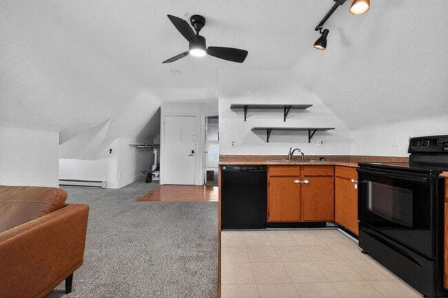 Building Photo - Charming 1-Bedroom Attic Apartment in the Heart of City Park West