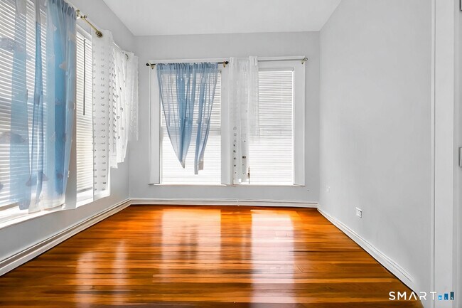 Building Photo - 1440 Wood Ave