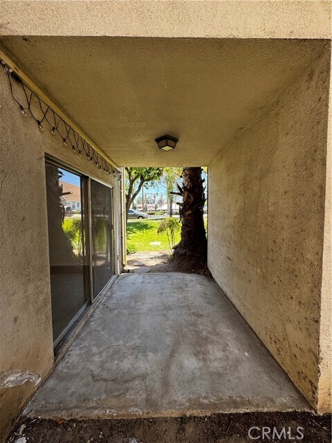 Building Photo - 475 E Cypress Ave