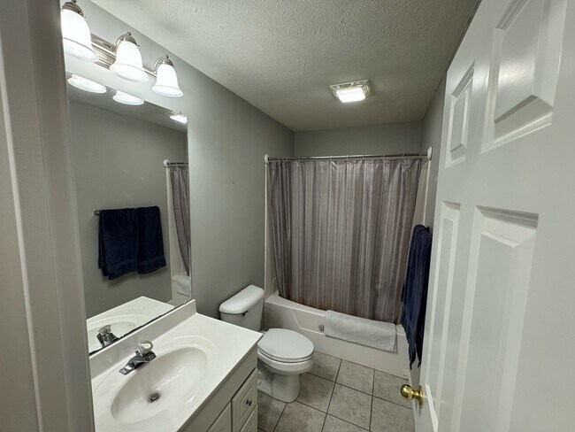 Building Photo - 1364 Milldale Dr
