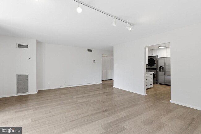 Building Photo - 4620 N Park Ave