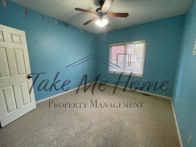 Building Photo - 4 Bedroom Home in Kickapoo District!