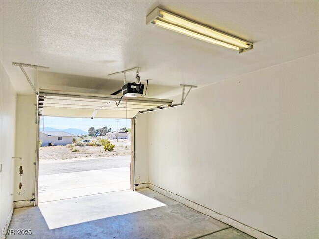 Building Photo - 1951 S Teepee Rd