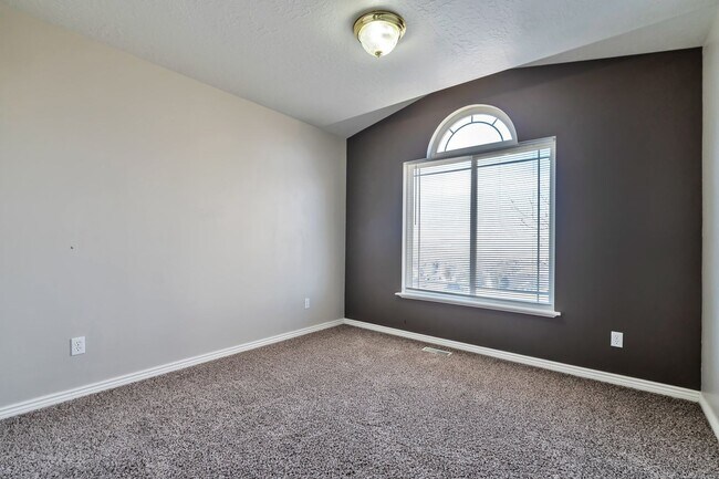 Building Photo - 426 W 2700 S
