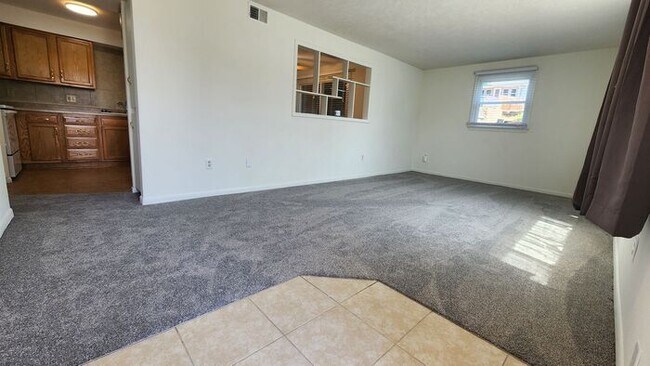 Building Photo - Amazing 3 bedroom Duplex - Super clean and ready to move in!