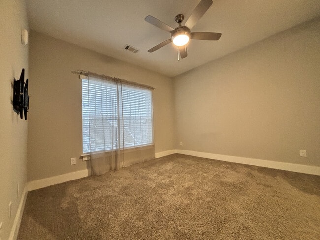 Building Photo - 934 Governors Ct