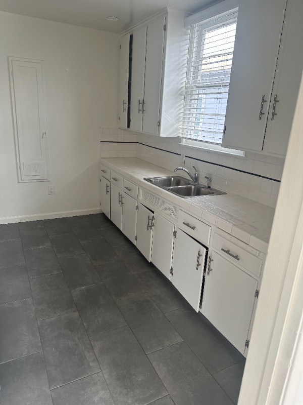 Building Photo - 7735 Hollywood Blvd