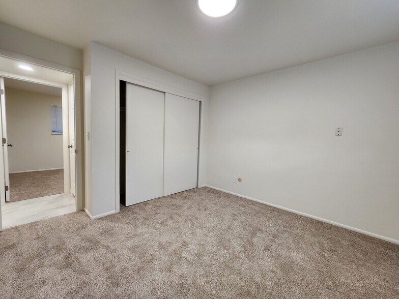 Building Photo - 361 E 650 N