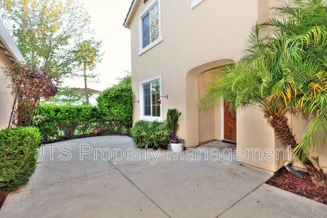Building Photo - 2040 San Esteban Cir