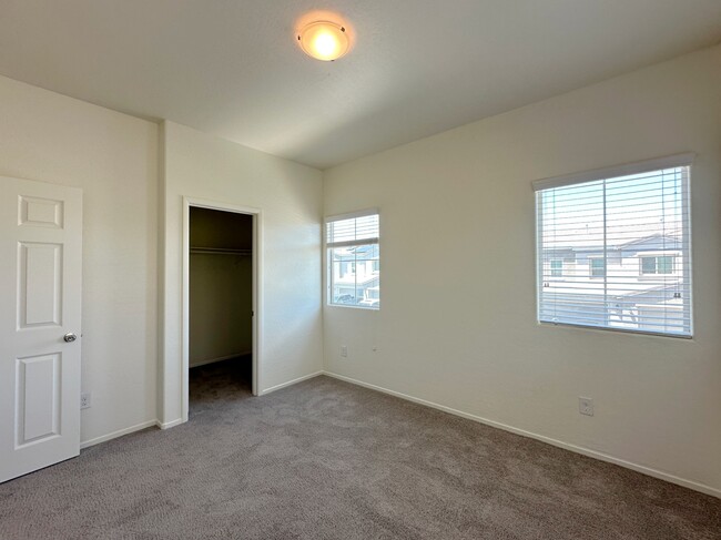 Building Photo - 4566 Mansart Ct