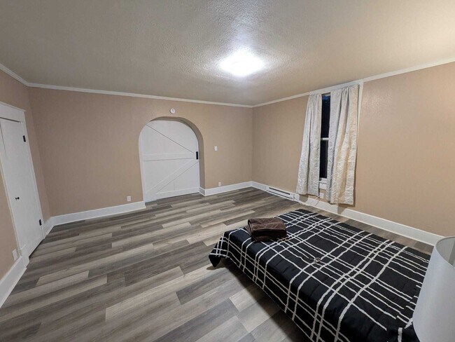 Building Photo - 205 S Walters St