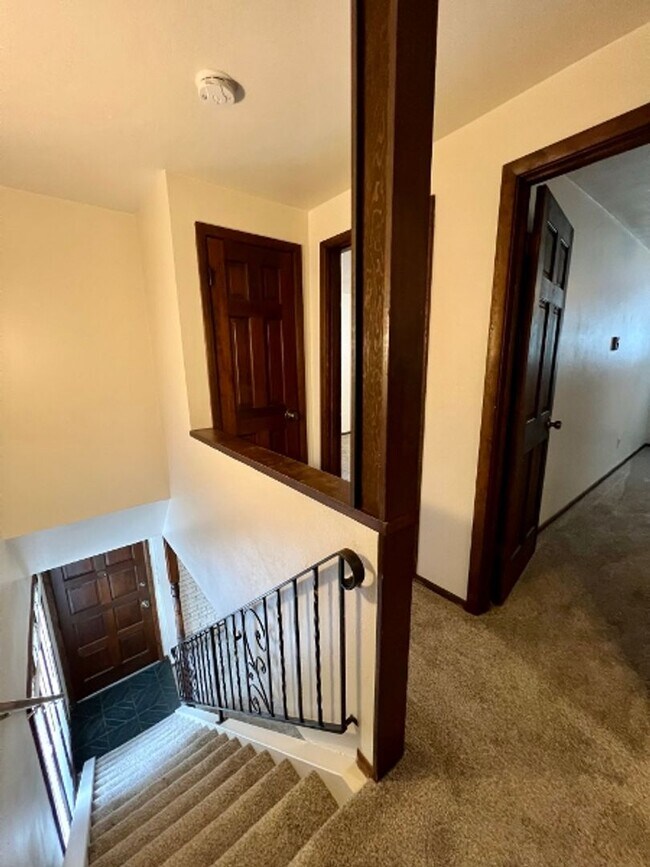 Building Photo - 2 BD Unit - Excellent Lacey Location