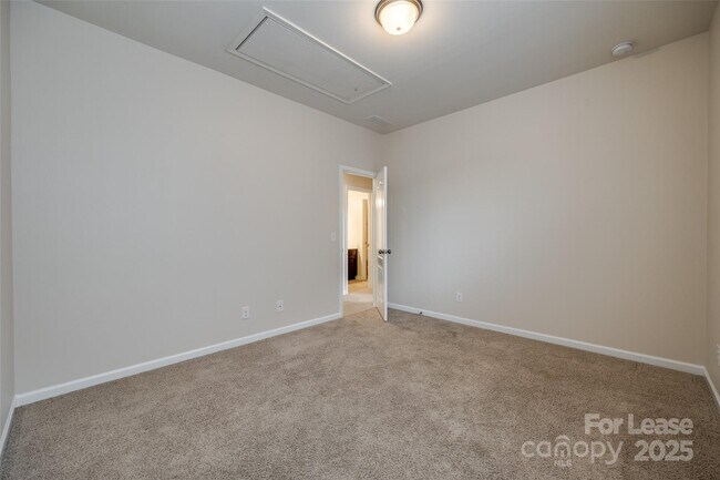 Building Photo - 327 Hawks Creek Pkwy