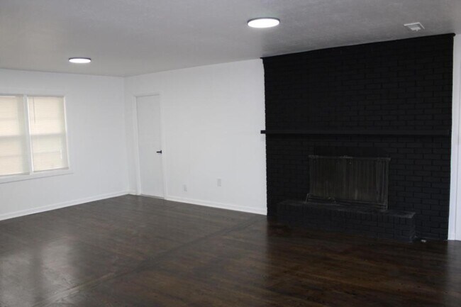 Building Photo - 12510 East 43rd St S