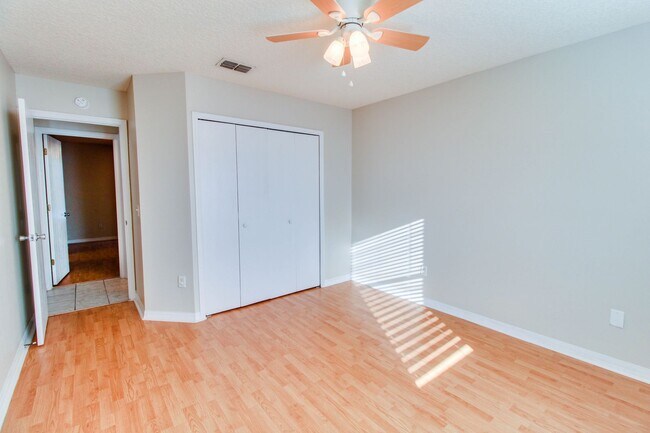 Building Photo - 438 Jennifer Ln