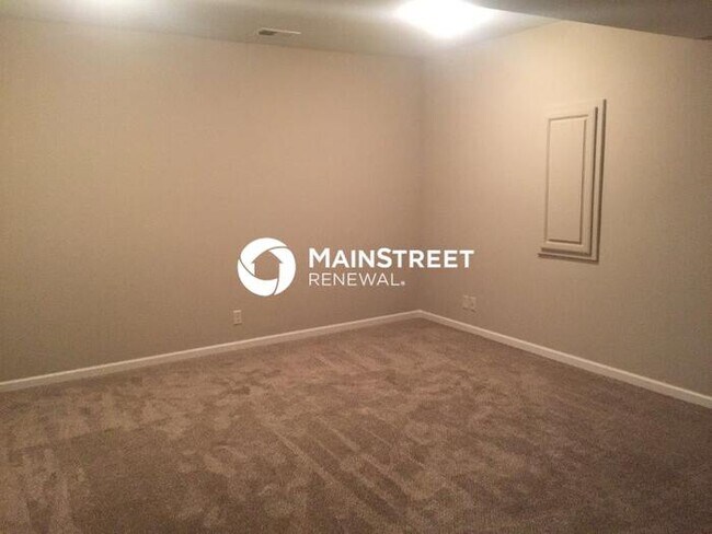 Building Photo - 4 Bedroom Pet-Friendly Home in Louisburg, KS with Main Street Renewal
