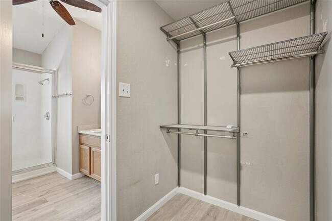 Building Photo - 4937 Hartson