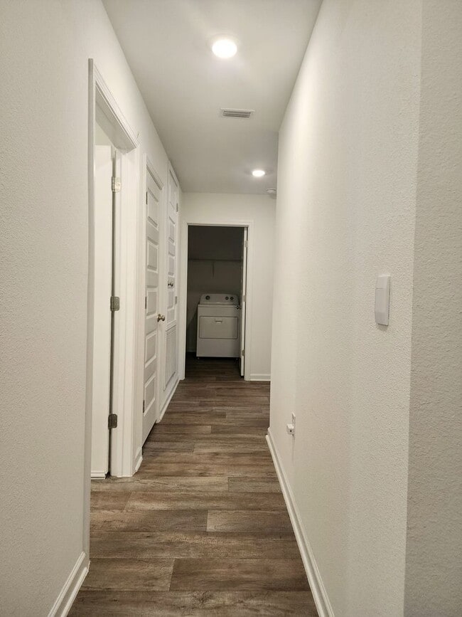 Building Photo - Lovely 4/2 available now in Raley Farms of...