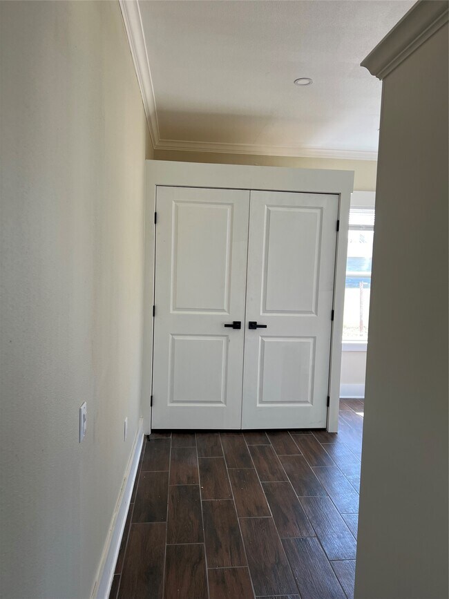 Building Photo - 1148 Panama St