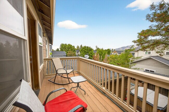 Building Photo - 1719 Lithia Way