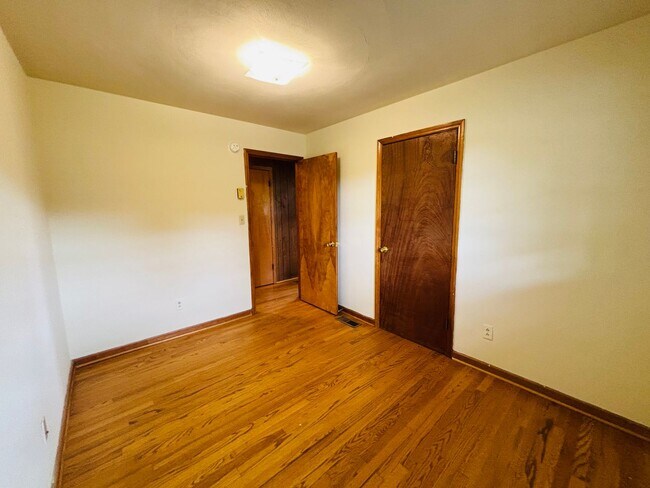 Building Photo - 1504 Thomas Ln