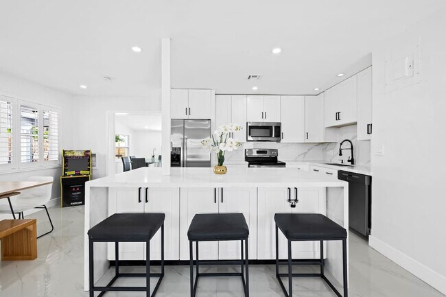 Building Photo - 871 NW 23rd Terrace