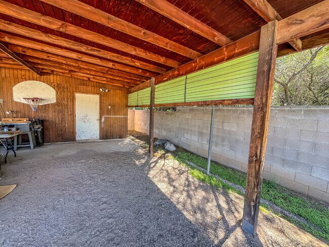 Building Photo - 1239 N Alamo Ave