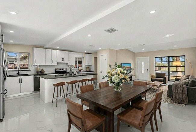 Building Photo - 1600 SW 9th St