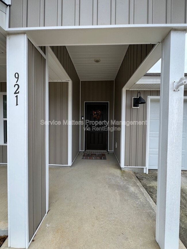 Building Photo - 921 Lovebird Ct