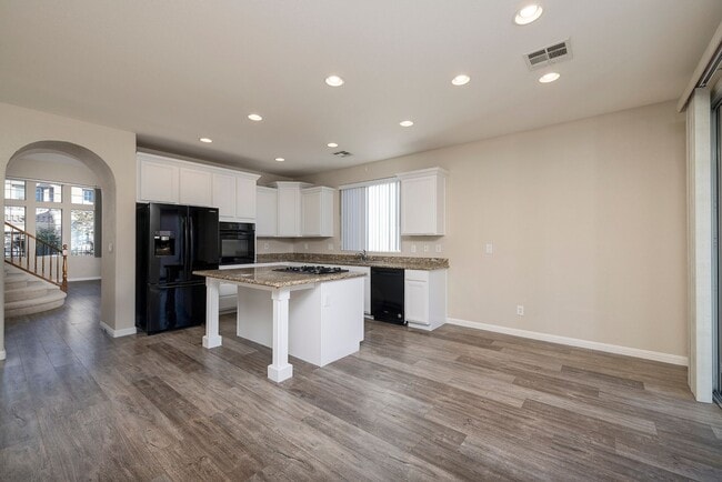 Building Photo - SUMMERLIN GATED COMMUNITY IN THE PASEOS - 4 BEDROOMS + SMALL LOFT + DEN/OFFICE